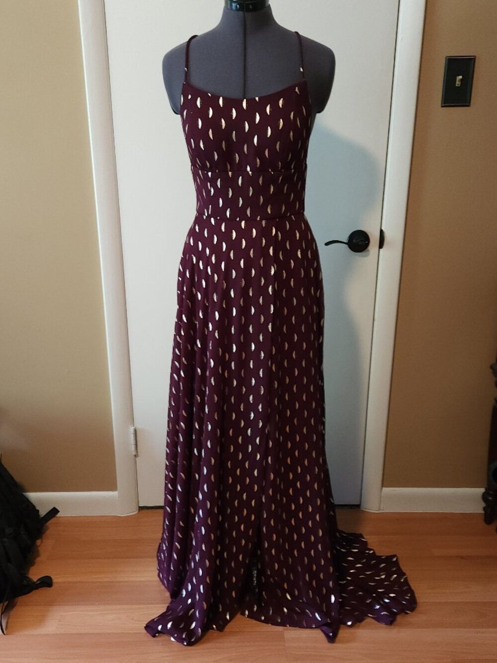 burgundy-wine colored Betsy and Adam full lenght dress with train & front slit